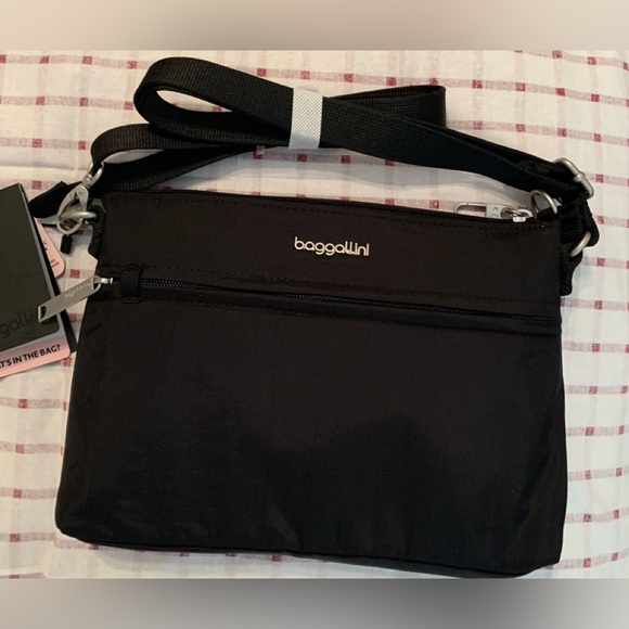 Baggallini Handbags - baggallini crossbody bag